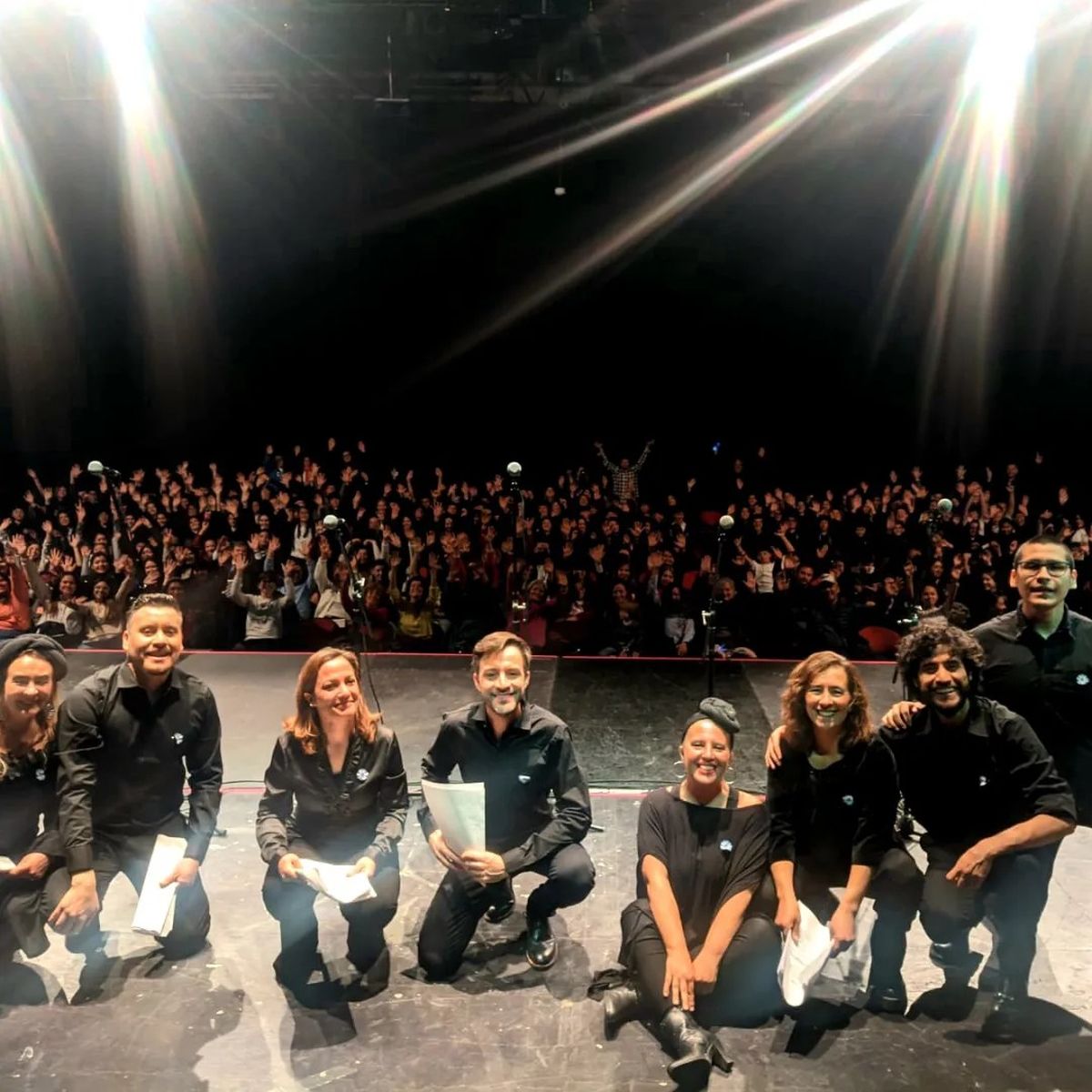 Elenco Radioteatro en escena. Elenco Radioteatro en escena.