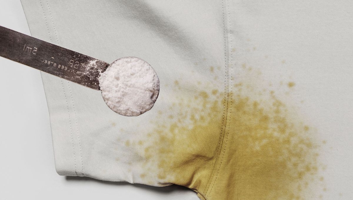 Para evitar este tipo de manchas, lo mejor es usar desodorantes que no dejen marca y lavar la ropa, apenas terminas de usarla.&nbsp;