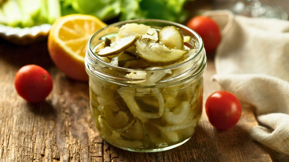 No hay nada más delicioso que elaborar esta receta de pepinos en vinagre y tener varios frascos almacenados en casa. No hay nada más delicioso que elaborar esta receta de pepinos en vinagre y tener varios frascos almacenados en casa.