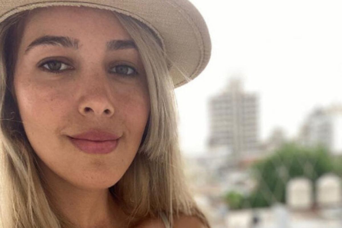 Iara Guinsel Costa tiene 34 años, es secretaria del senador Kueider y fue arrestada junto a él cuando viajaban a Paraguay con miles de dólares. Iara Guinsel Costa tiene 34 años, es secretaria del senador Kueider y fue arrestada junto a él cuando viajaban a Paraguay con miles de dólares.