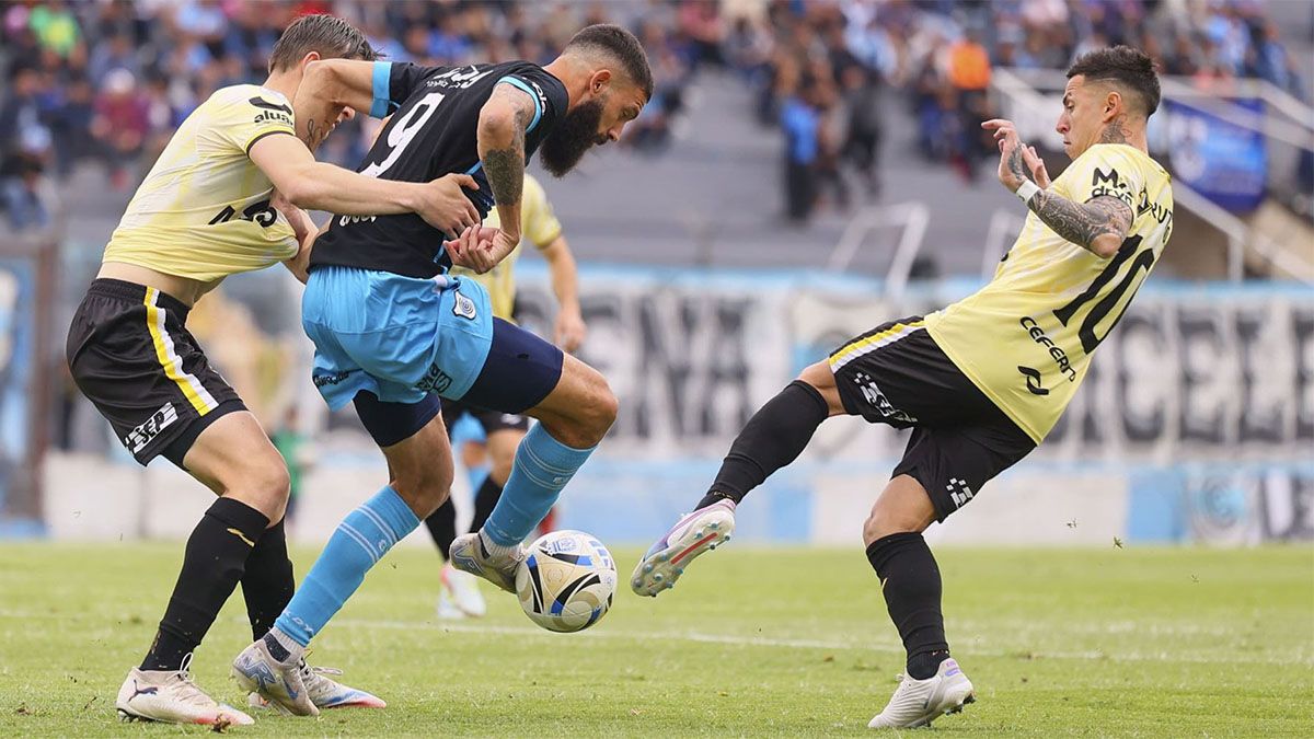 El partido Gimnasia de Jujuy vs. Deportivo Madryn fue suspendido por incidentes.