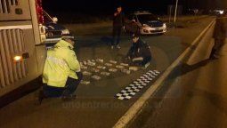 Pasajero se escapó de un micro luego de que la policía encontrara droga