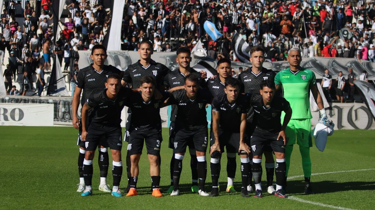 El Lobo consiguió un triunfazo ante el puntero Agropecuario y está quinto. El Lobo consiguió un triunfazo ante el puntero Agropecuario y está quinto.