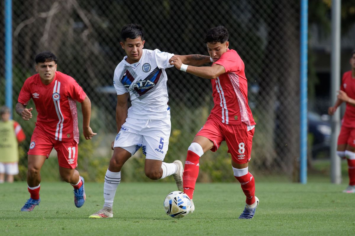 Godoy Cruz empató frente a Argentinos Juniors, en el estreno como entrenador de Osvaldo Miranda.