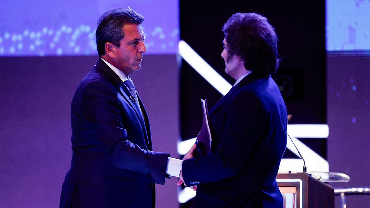 Massa y Milei. Los indecisos representan más caudal de votos que la diferencia que sacará el ganador.&nbsp;