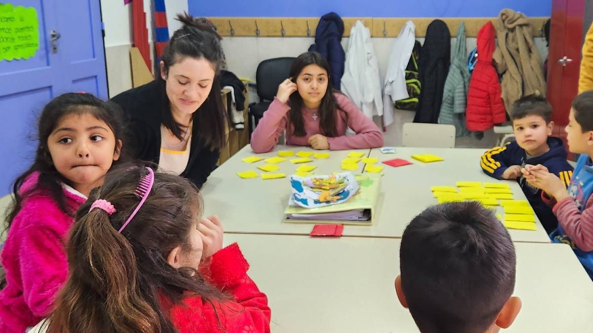 Docentes de los Centros Educativos de la Primera Infancia recibirán un Incentivo Docente y la escala variará de acuerdo a los años de antigüedad. Alcanza sólo a los agentes con título. Docentes de los Centros Educativos de la Primera Infancia recibirán un Incentivo Docente y la escala variará de acuerdo a los años de antigüedad. Alcanza sólo a los agentes con título.