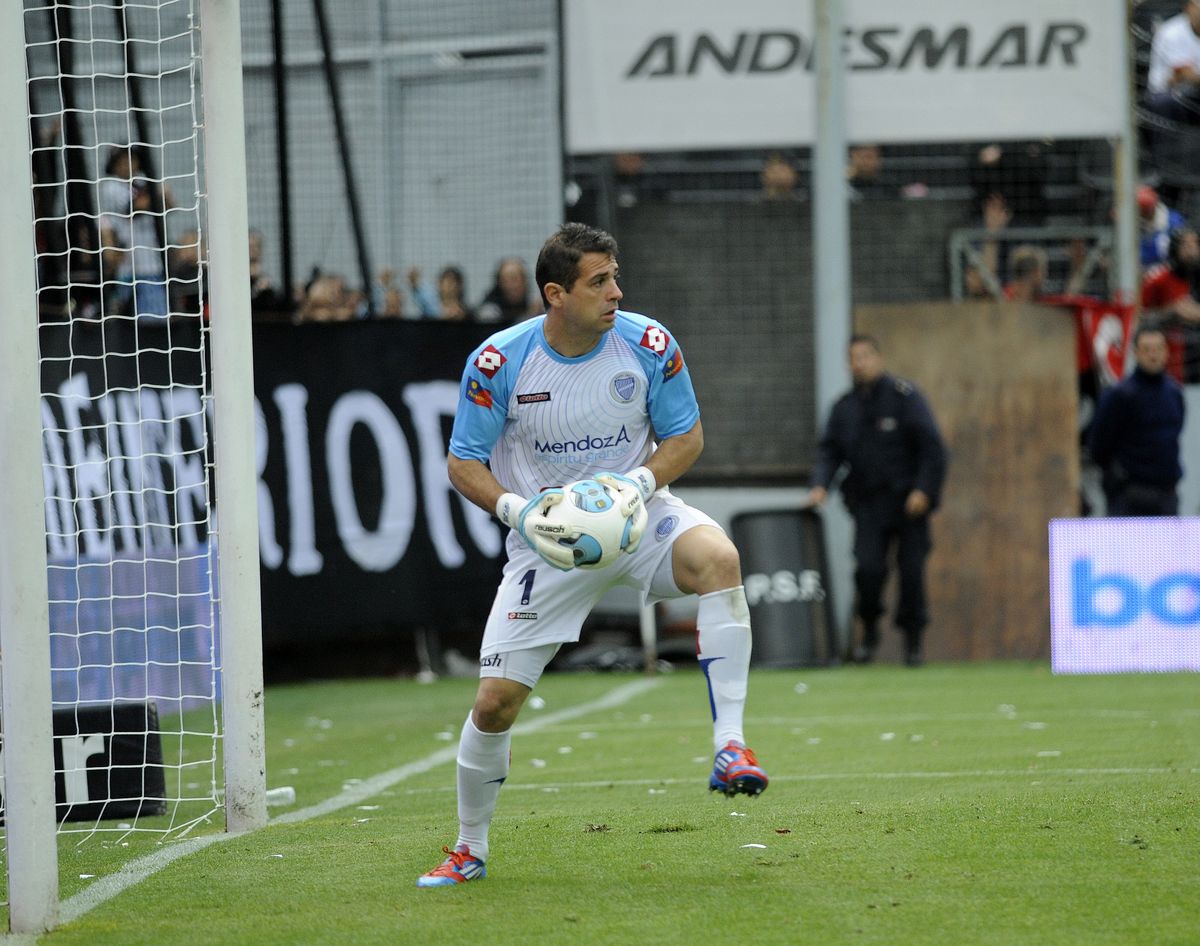 Jorge Carranza en el arco de Godoy Cruz.