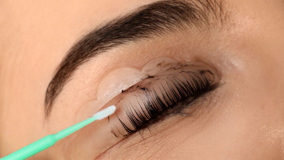 ¿Cómo cuidar las pestañas después de hacerse lifting o extensiones?