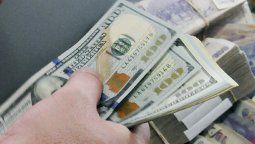 El dólar bajó 20 centavos