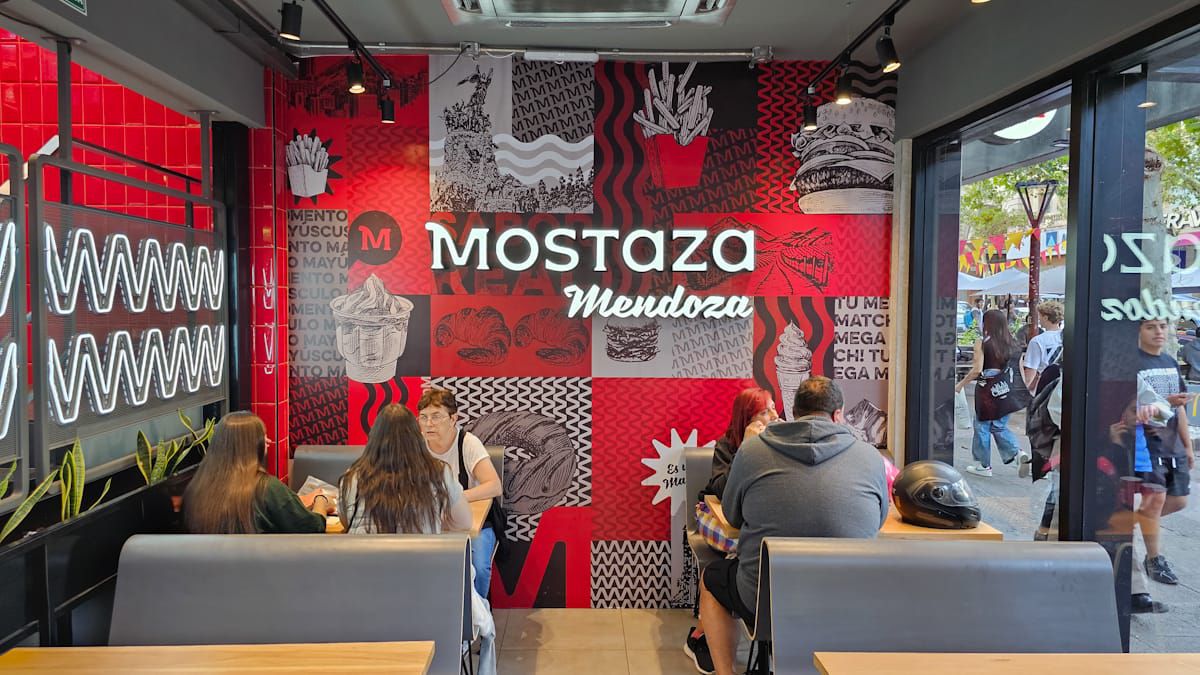 Una de las novedades en la Ciudad es la apertura de Mostaza en pleno centro.
