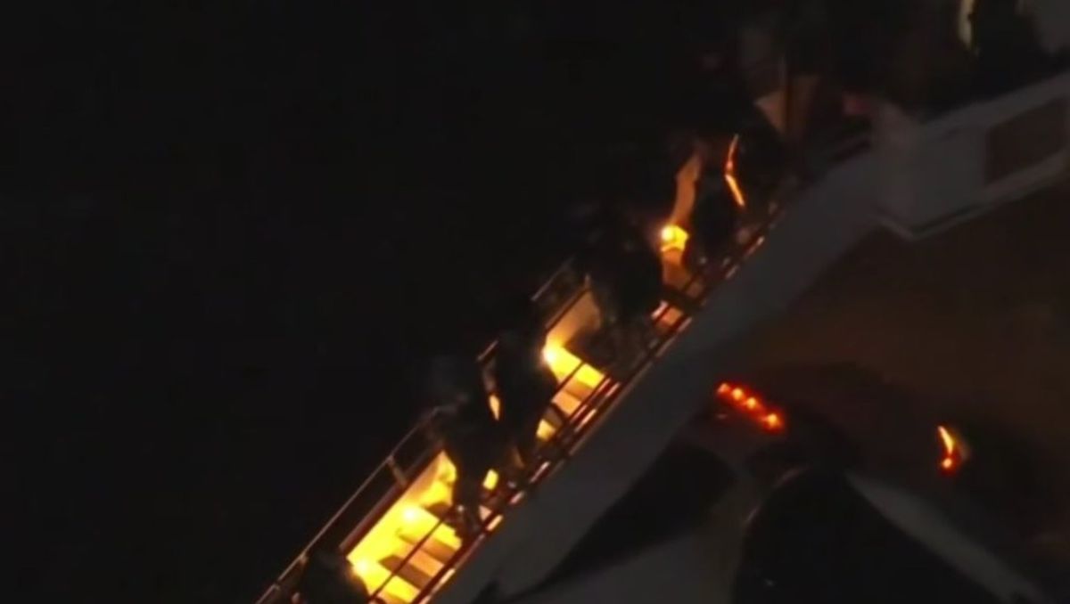 El momento en que comenzó a bajar la comitiva del avión en el que viajaba Nicolás Maduro. El momento en que comenzó a bajar la comitiva del avión en el que viajaba Nicolás Maduro.