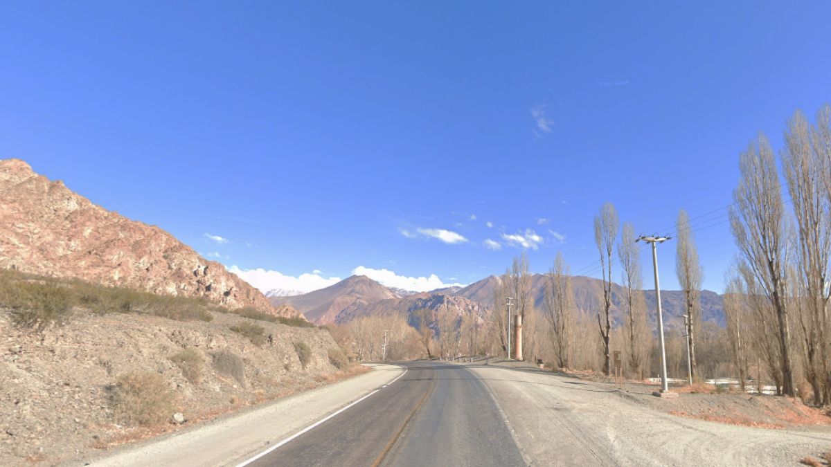 Curva de la Chimenea. En el kilómetro 1144 se encuentra a la vera del camino una derruida chimenea que le da el nombre al lugar.