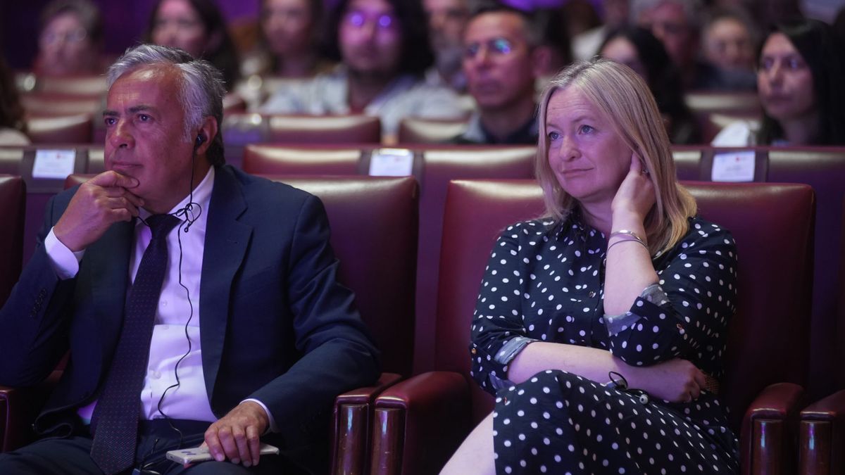 Concentrados. Alfredo Cornejo y Hebe Casado en el Congreso Futuro en Valparaíso. Concentrados. Alfredo Cornejo y Hebe Casado en el Congreso Futuro en Valparaíso.