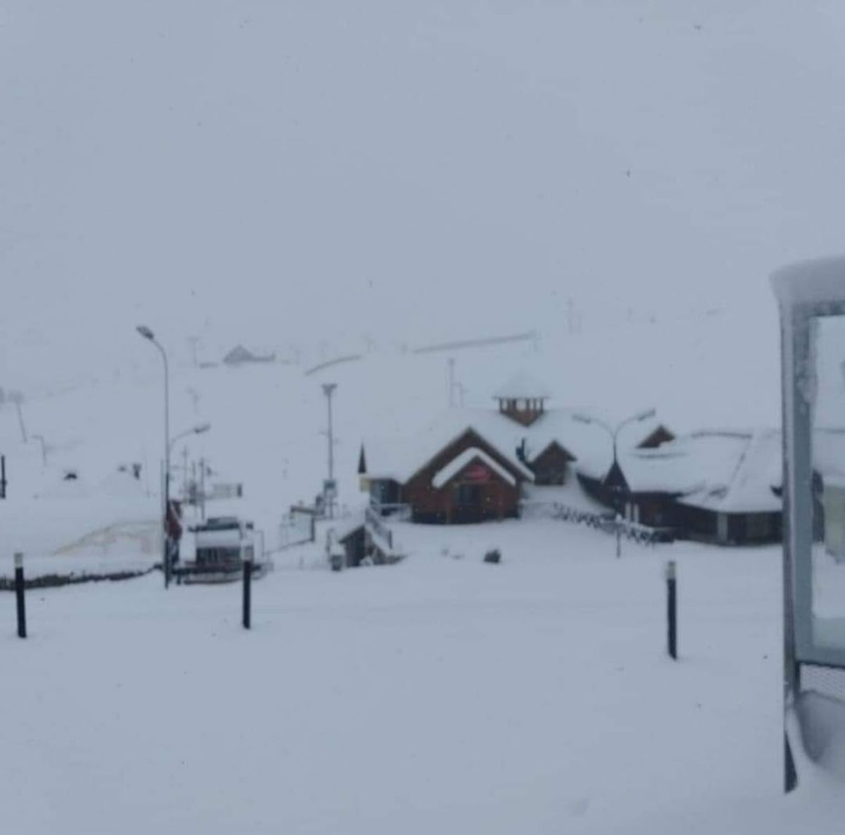 Vacaciones de invierno: cayó una súper nevada en Las Leñas y se espera por su apertura