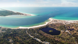 La playa de Florida que es ideal para los amantes de la música y el deporte extremo