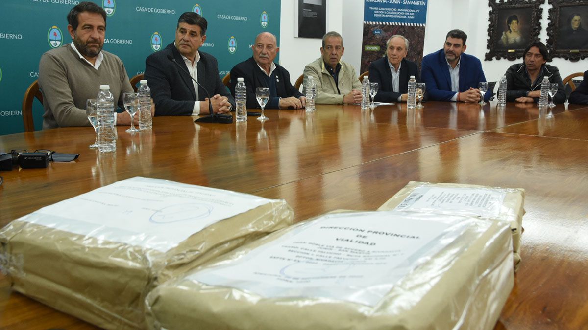Apertura de sobres de la licitación pública para la obra de la doble vía del Este.