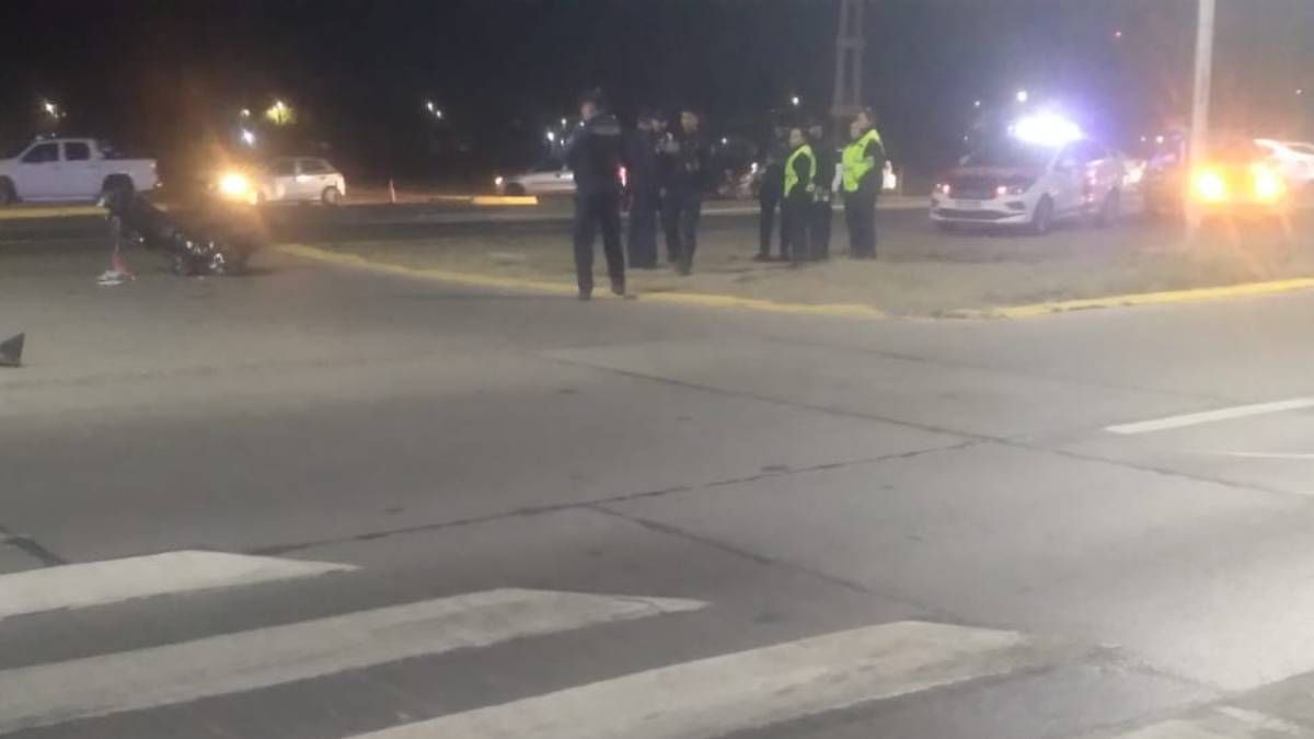 El accidente se produjo este sábado en la rotonda de Acceso Norte, a la altura de Tadicor. El accidente se produjo este sábado en la rotonda de Acceso Norte, a la altura de Tadicor.