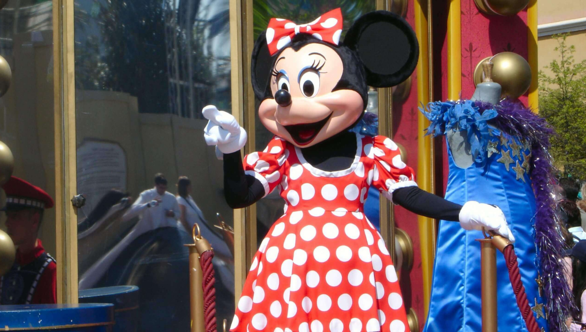 Cuál es el gesto prohibido para los personajes de Disney en los parques temáticos Cuál es el gesto prohibido para los personajes de Disney en los parques temáticos