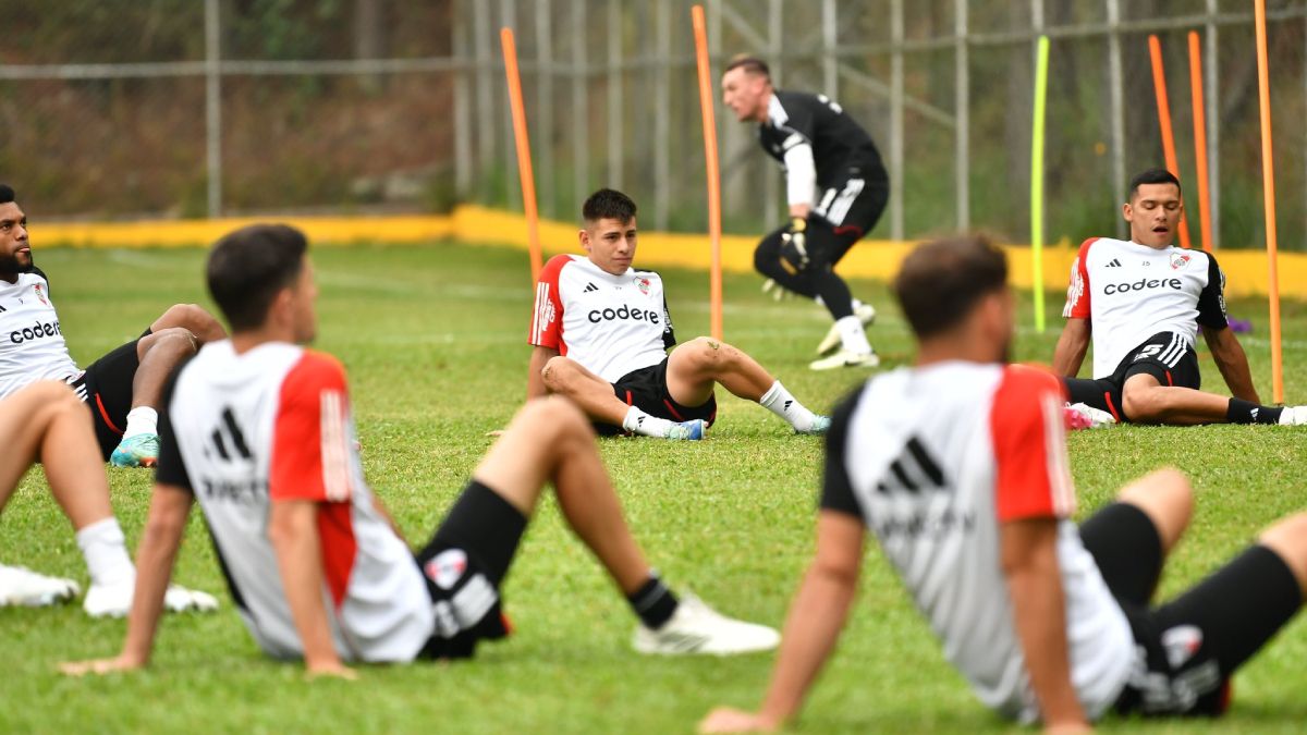River Plate tuvo que ingresar a Venezuela vía terrestre desde Colombia, pero pudo entrenar en la previa al debut copero contra Deportivo Táchira. River Plate tuvo que ingresar a Venezuela vía terrestre desde Colombia, pero pudo entrenar en la previa al debut copero contra Deportivo Táchira.