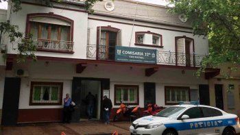 Destrozaron la vidriera de un comercio, robaron ropa y relojes