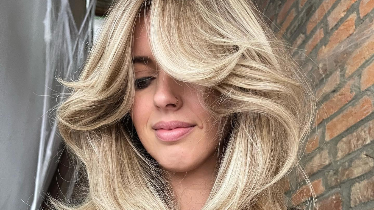 El corte de pelo Butterfly es perfecto para todos los cabellos y rostros. El corte de pelo Butterfly es perfecto para todos los cabellos y rostros.