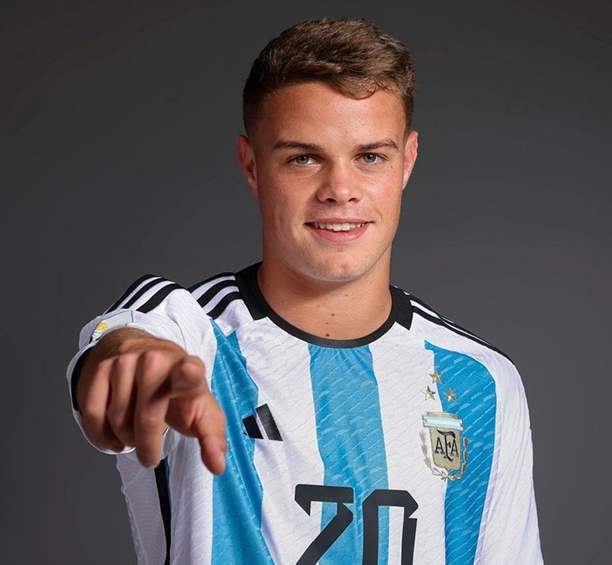 Ignacio Miramón viajará esta noche a Argentina para someterse este lunes a los exámenes médicos previos a incorporarse al plantel. Ignacio Miramón viajará esta noche a Argentina para someterse este lunes a los exámenes médicos previos a incorporarse al plantel.