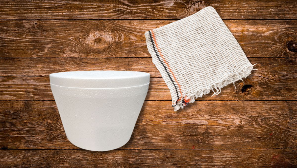 Con una rejilla de cocina y un pote de helado de telgopor, crea estas hermosas macetas