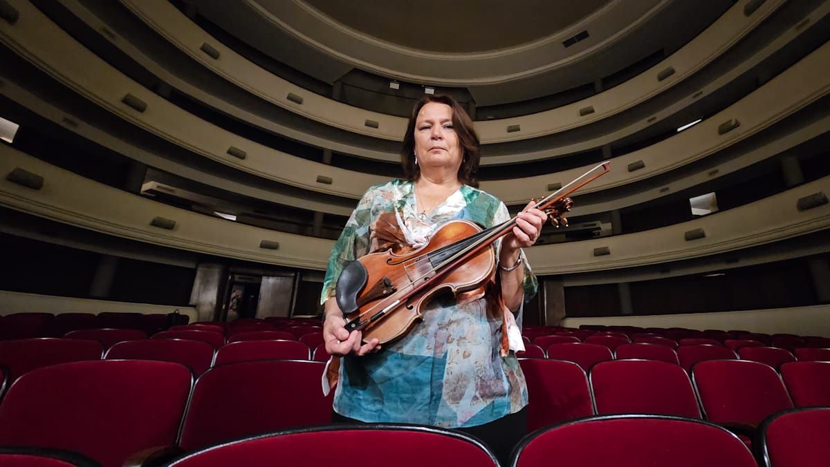 Los ensayos con la orquesta en el teatro Independencia es lo que más extrañará Mariela de su rutina laboral. Los ensayos con la orquesta en el teatro Independencia es lo que más extrañará Mariela de su rutina laboral.