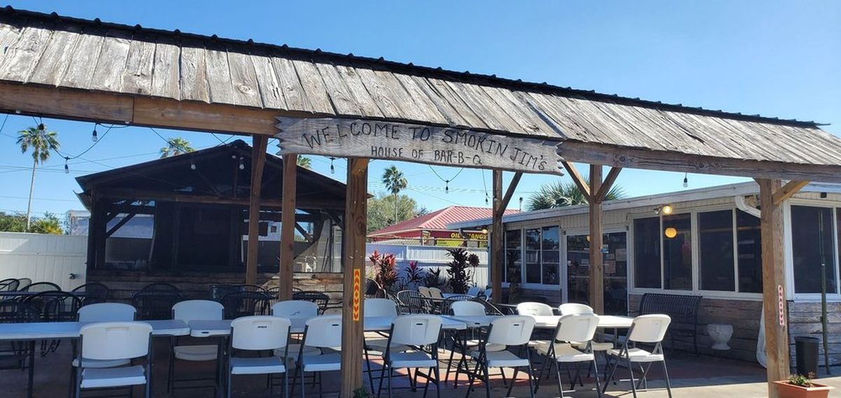 El pueblo tiene uno de los restaurantes de barbacoa más queridos del estado. El pueblo tiene uno de los restaurantes de barbacoa más queridos del estado.