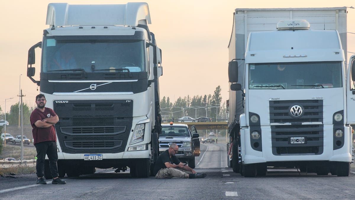 Preocupa la cantidad de accidentes de tránsito protagonizados por camiones en rutas y accesos mendocinos. Preocupa la cantidad de accidentes de tránsito protagonizados por camiones en rutas y accesos mendocinos.