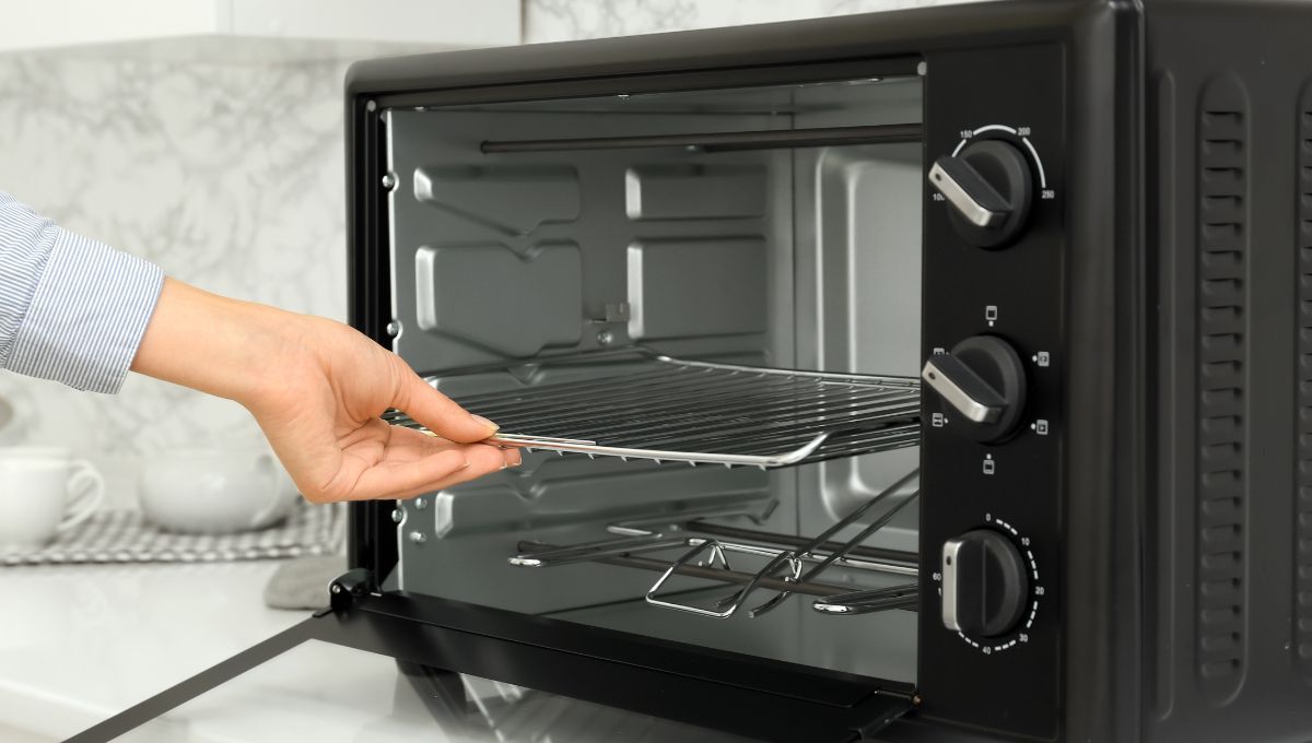 El horno eléctrico debe limpiarse al menos una vez a la semana. El horno eléctrico debe limpiarse al menos una vez a la semana. 