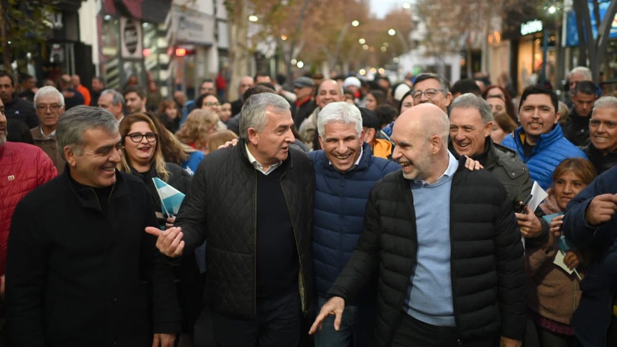 Gerardo Morales, Claudio Poggio y Horacio Rodríguez Larreta (en el centro de la imagen). Gerardo Morales, Claudio Poggio y Horacio Rodríguez Larreta (en el centro de la imagen).