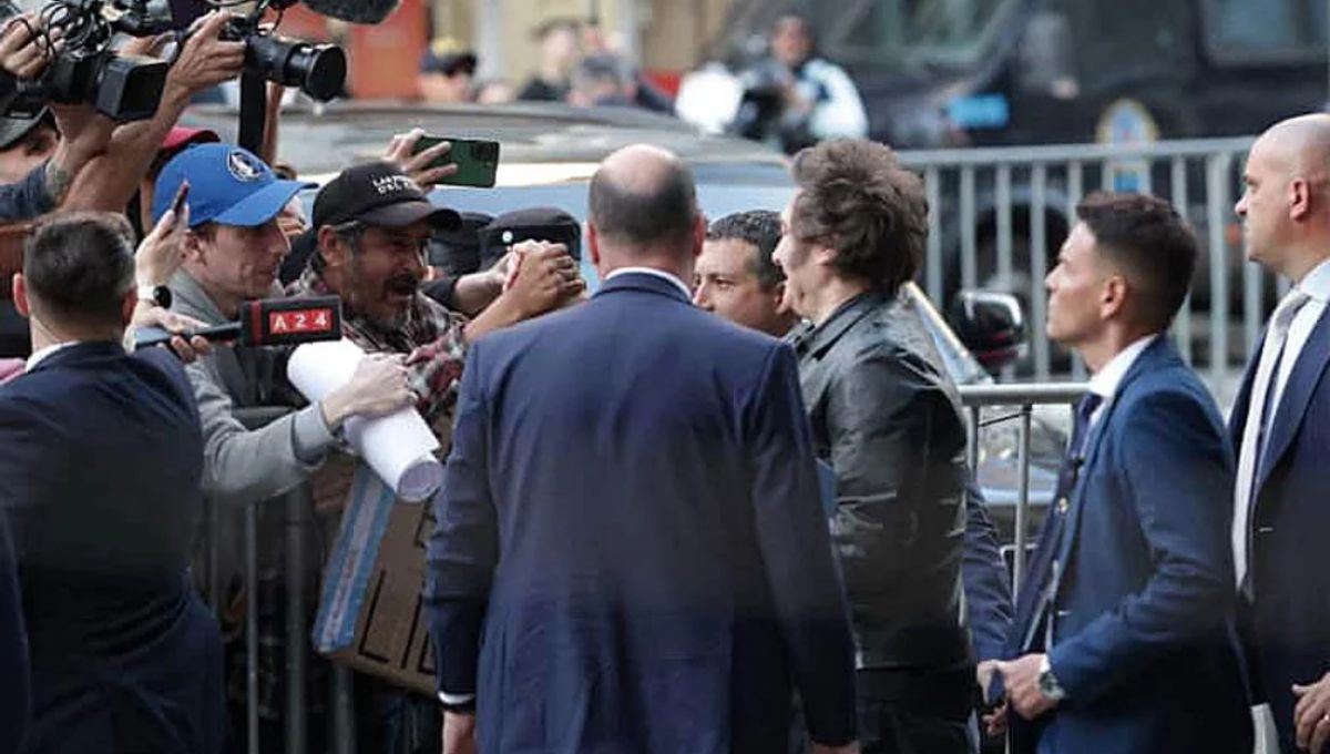 Javier Milei al llegar al bunker tras el cierre de los comicios. Javier Milei al llegar al bunker tras el cierre de los comicios.