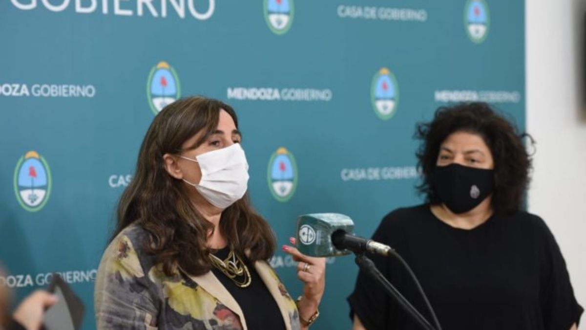 La ministra de Salud Ana María Nadal, en la imagen junto a la actual ministra de Salud de la Nación, Carla Vizzotti