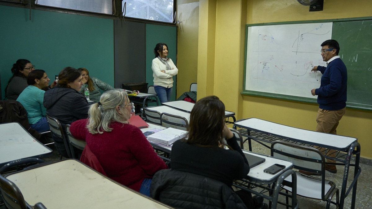 Aquellos docentes de carrera se verán beneficiados con un incentivo económico que se paga desde marzo.