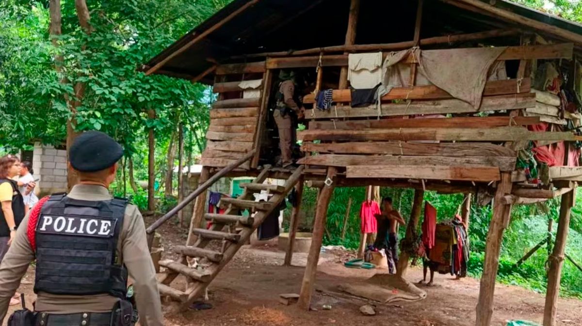 Impresionante: rescataron a un niño de 8 años que vivía entre perros; "no hablaba, solo ladraba" Impresionante: rescataron a un niño de 8 años que vivía entre perros; "no hablaba, solo ladraba"