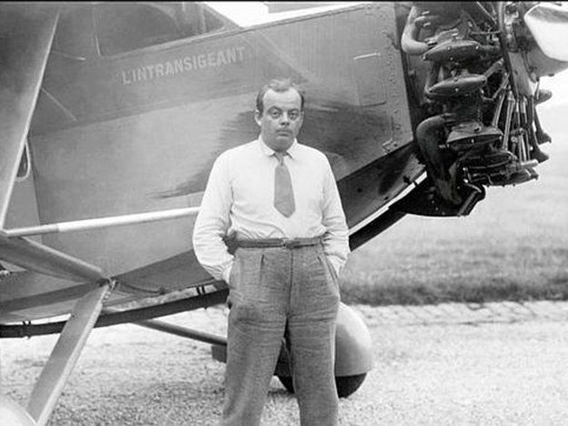 Antoine de Saint-Exupery, autor de El Principito, estuvo en San Carlos. En el lago a inaugurar se levantará un memorial en su homenaje que recordará cuando el pretigioso escritor llegó para rescatar a un amigo que sufrió un accidente de aviación.