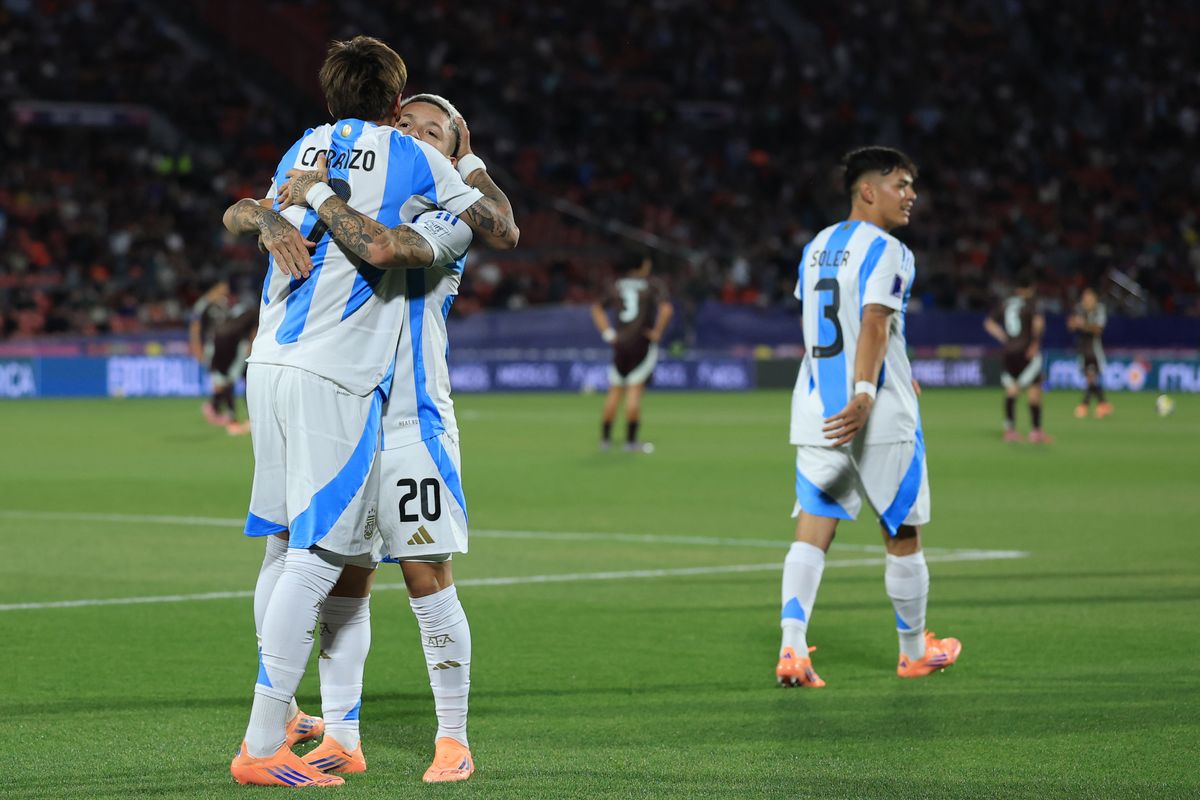 La Selecci&oacute;n argentina venci&oacute; a M&eacute;xico por 2-0.