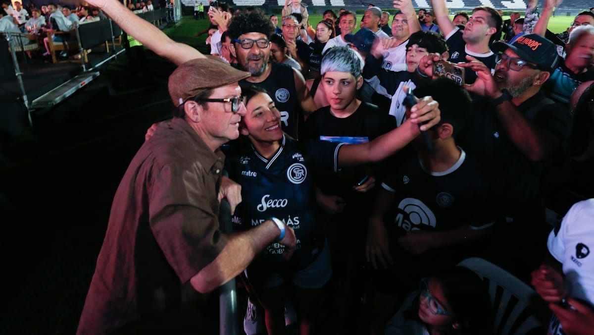 Los hinchas de la Lepra le demostraron todo su cari&ntilde;o al entrenador Alfredo Berti en la fiesta por la coronaci&oacute;n en la Copa Argentina en el Gargantini.