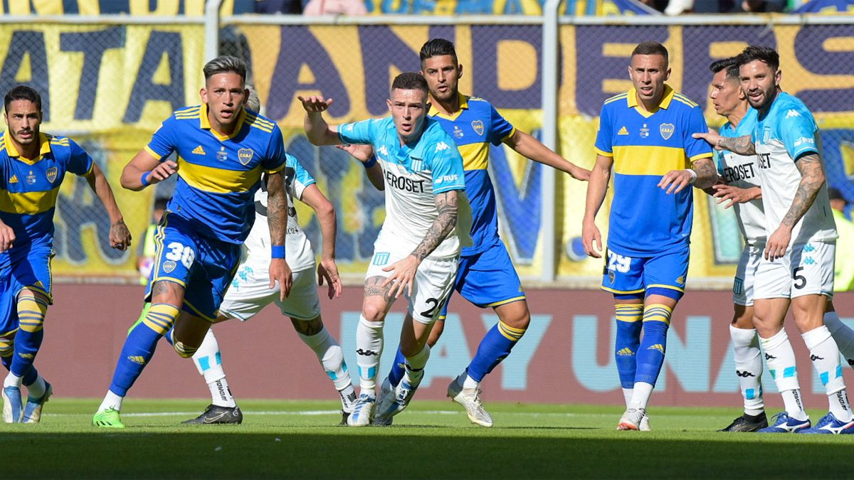 Boca y Racing tienen que definir la Supercopa Argentina en enero próximo.
