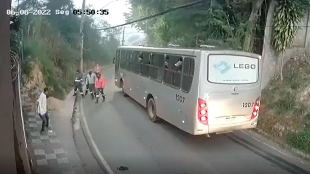 El malviviente, que llevaba puesta la camiseta de la Selección argentina, se vio acorralado por los trabajadores.