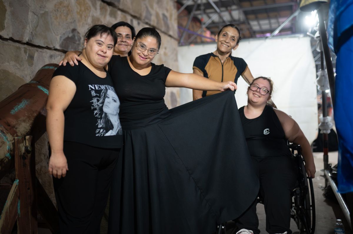 En esta edición, los artistas con discapacidad ganan protagonismo y en algunos cuadros ocupan el escenario principal. En esta edición, los artistas con discapacidad ganan protagonismo y en algunos cuadros ocupan el escenario principal.