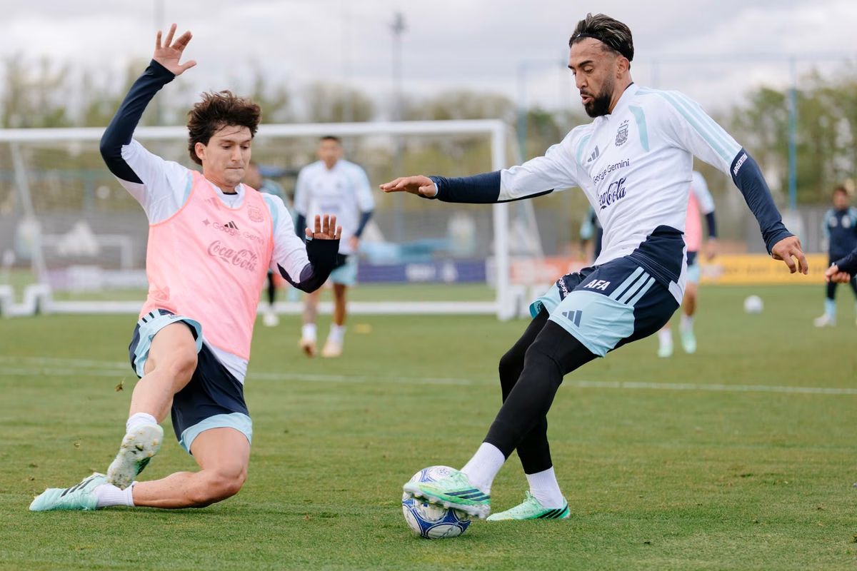La Selección argentina volvió a Ezeiza y se entrenó pensando en el próximo partido y la posterior despedida de Messi.