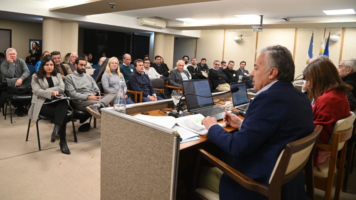Cornejo participó de la edición 26 del seminario de federalismo fiscal en la Universidad de Mendoza. Cornejo participó de la edición 26 del seminario de federalismo fiscal en la Universidad de Mendoza.