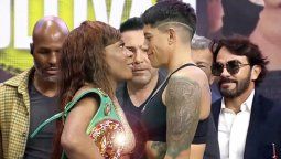 Perdió en una sola pelea sus dos títulos mundiales y... ¡su peluca!