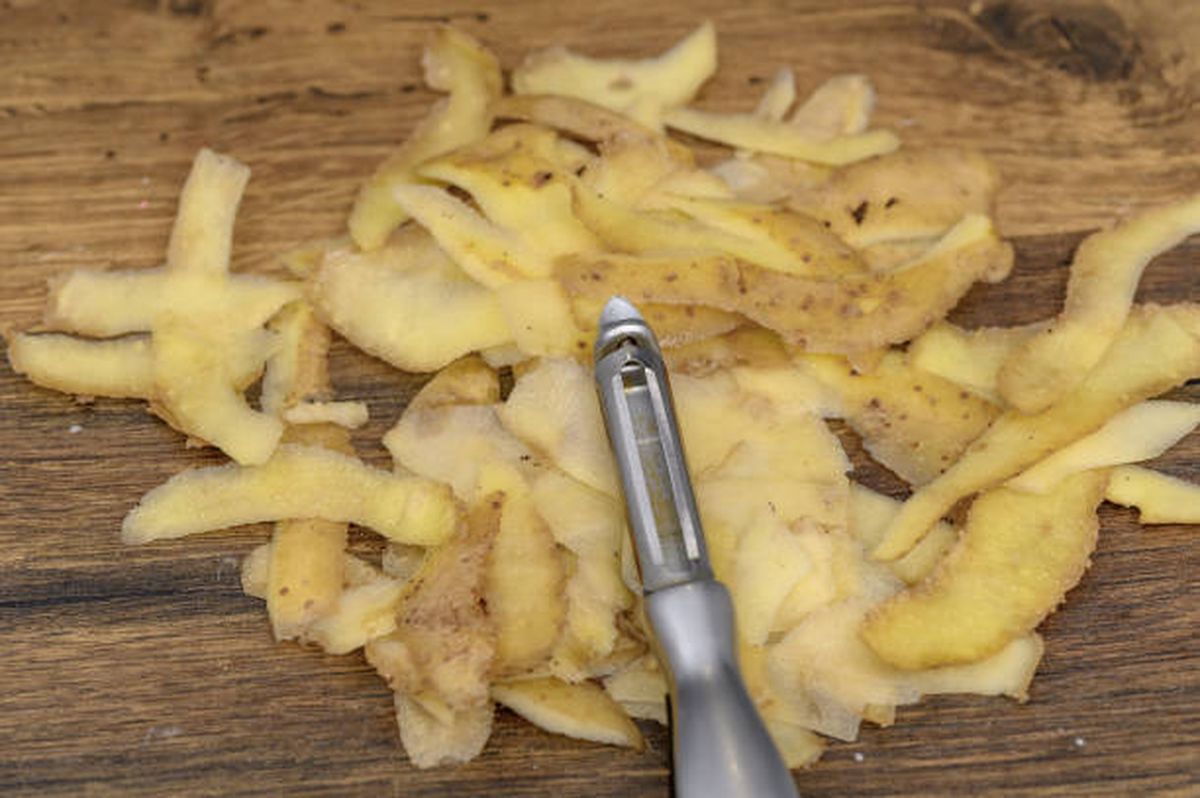 Las cáscaras de papa son ricas en potasio. Las cáscaras de papa son ricas en potasio.