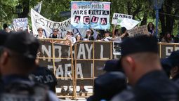 Muchas pancartas llamaban a defender la ley 7.722, cosa que nunca estuvo en discusión con PSJ. Muchas pancartas llamaban a defender la ley 7.722, cosa que nunca estuvo en discusión con PSJ.