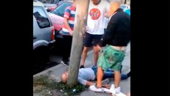 Tremenda pelea por un incidente de tránsito quedó registrada en un video