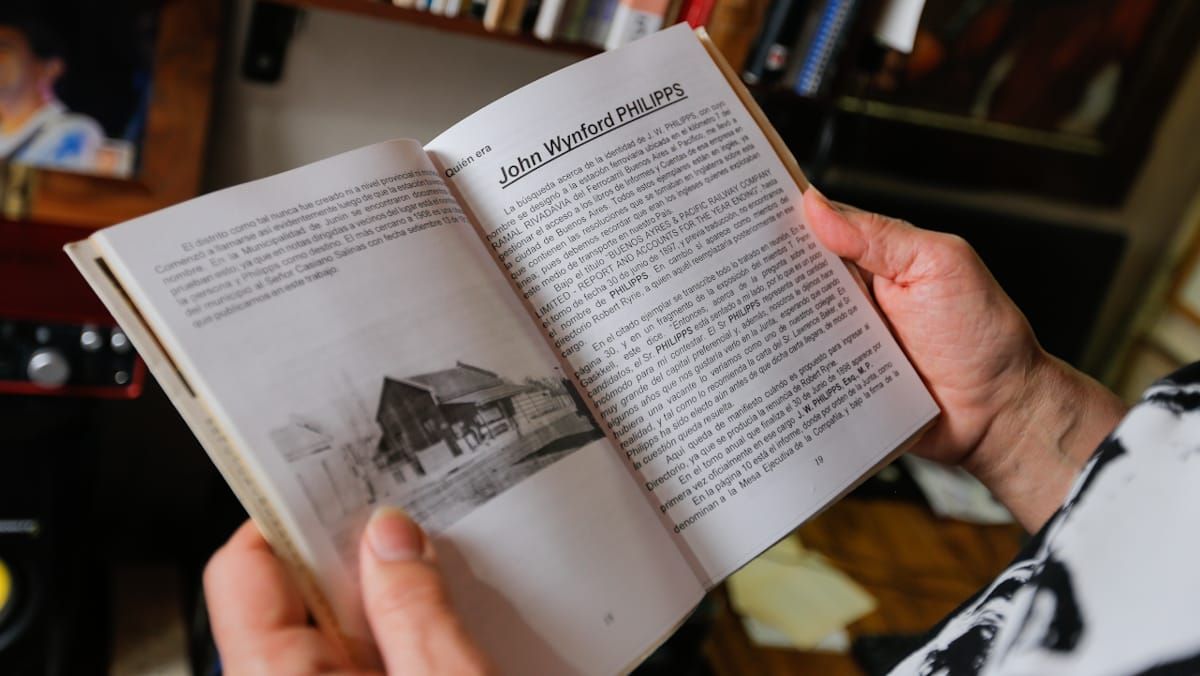 Para los 100 años de fundación de su distrito natal, Roberto Mercado escribió un libro sobre la historia de Philipps. Para los 100 años de fundación de su distrito natal, Roberto Mercado escribió un libro sobre la historia de Philipps.