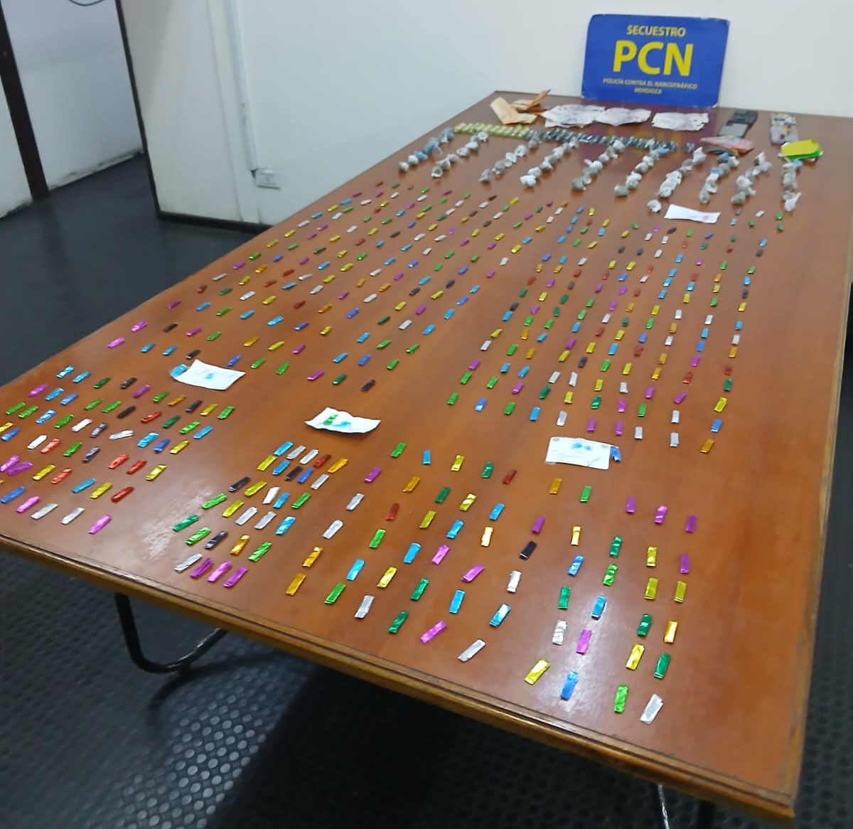 El operativo contra el narcotráfico en Capital y Godoy Cruz terminó con 7 detenidos. El operativo contra el narcotráfico en Capital y Godoy Cruz terminó con 7 detenidos.